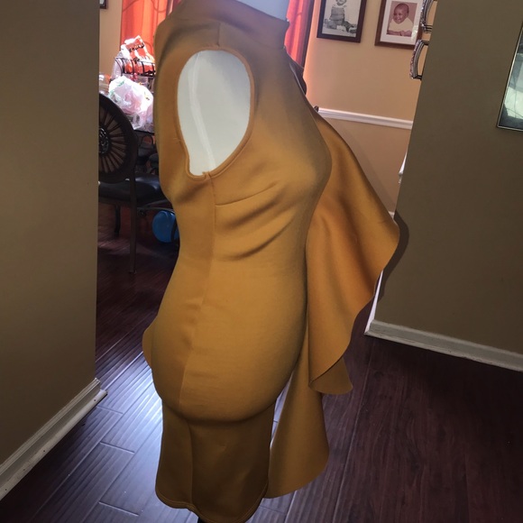 Sleeveless Ruffle Dress - Picture 3 of 3